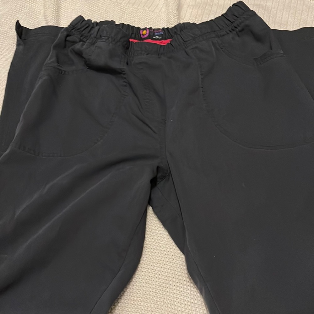 Urbane scrub bottom grey.